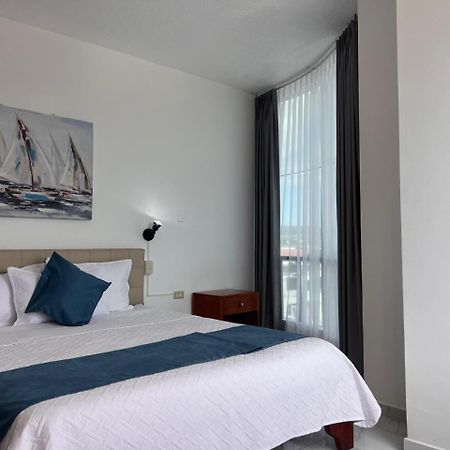Hostal Carliza ปูแอร์โตอาโยรา ภายนอก รูปภาพ