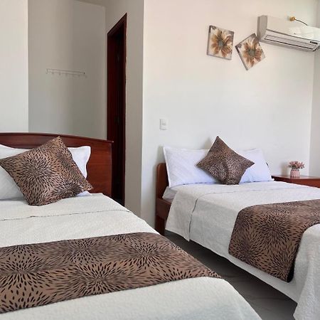 Hostal Carliza ปูแอร์โตอาโยรา ภายนอก รูปภาพ