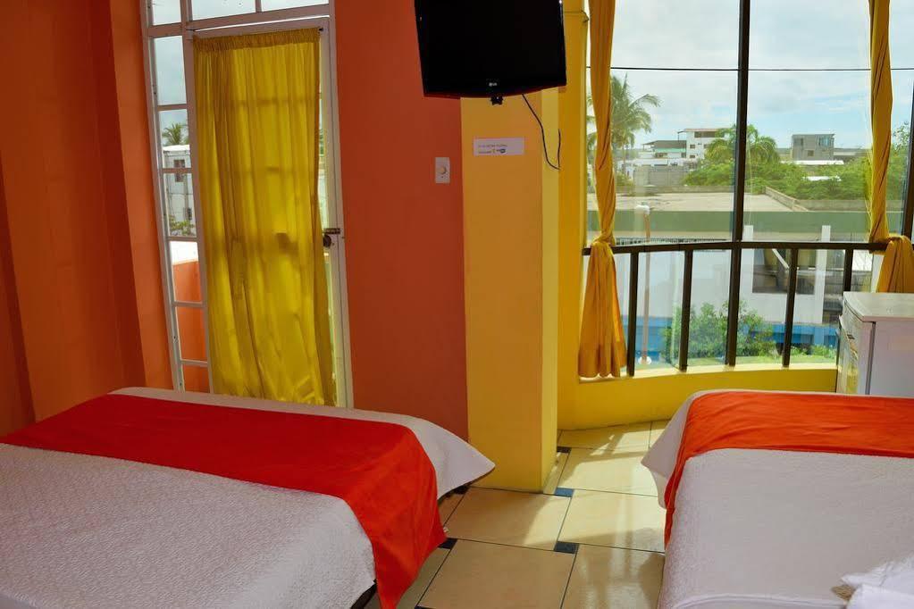 Hostal Carliza ปูแอร์โตอาโยรา ภายนอก รูปภาพ