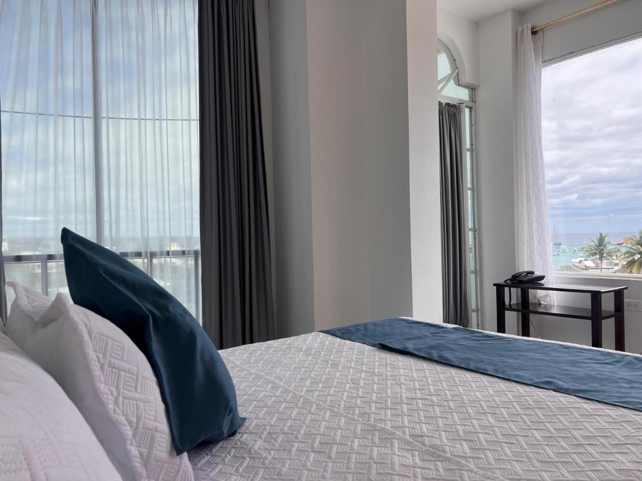 Hostal Carliza ปูแอร์โตอาโยรา ภายนอก รูปภาพ