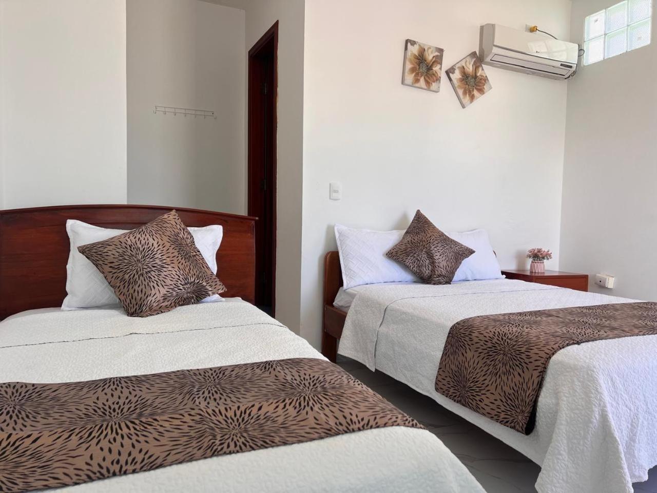 Hostal Carliza ปูแอร์โตอาโยรา ภายนอก รูปภาพ