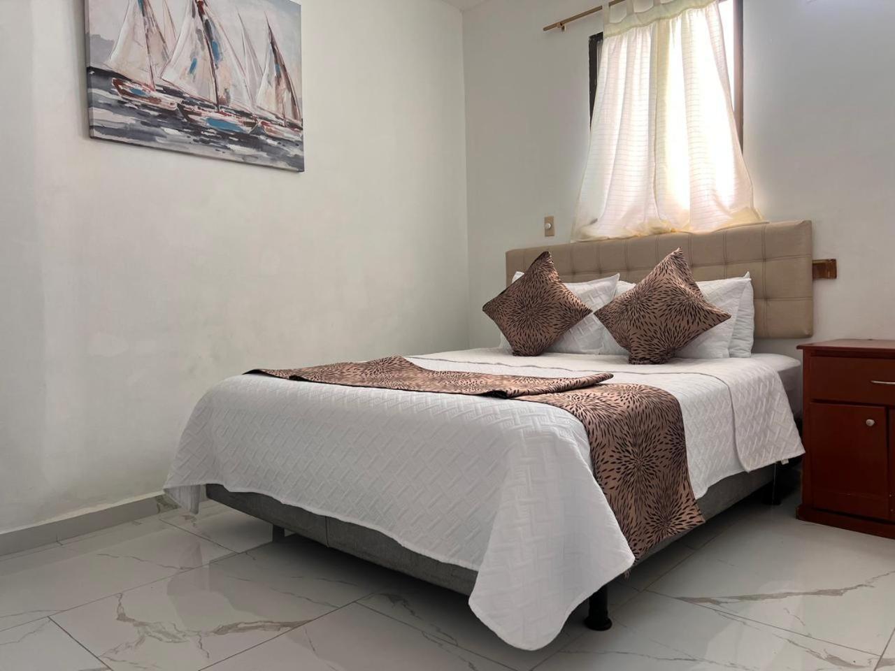Hostal Carliza ปูแอร์โตอาโยรา ภายนอก รูปภาพ