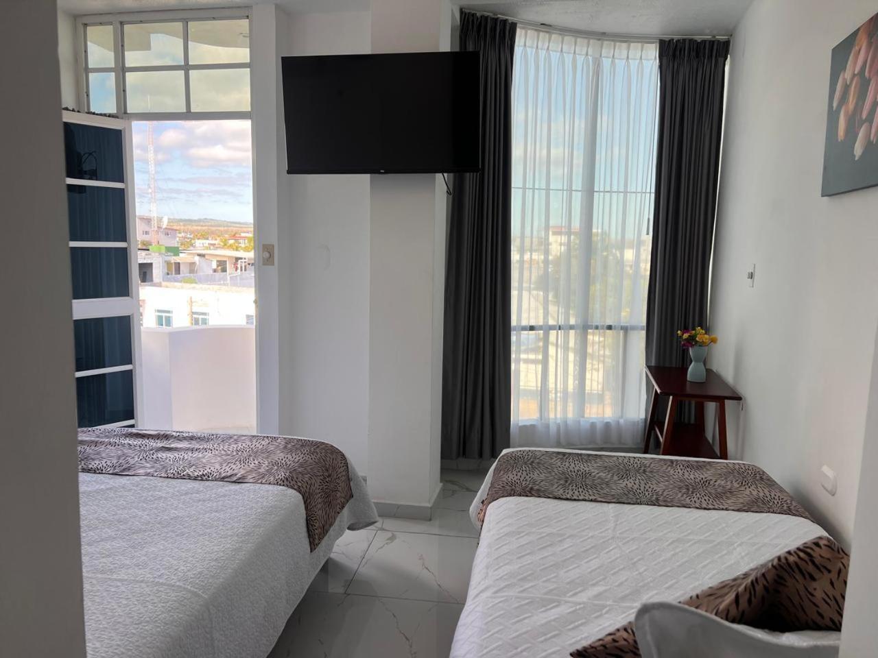 Hostal Carliza ปูแอร์โตอาโยรา ภายนอก รูปภาพ