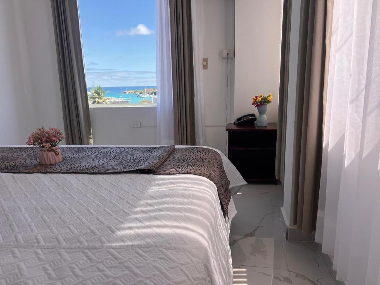 Hostal Carliza ปูแอร์โตอาโยรา ภายนอก รูปภาพ