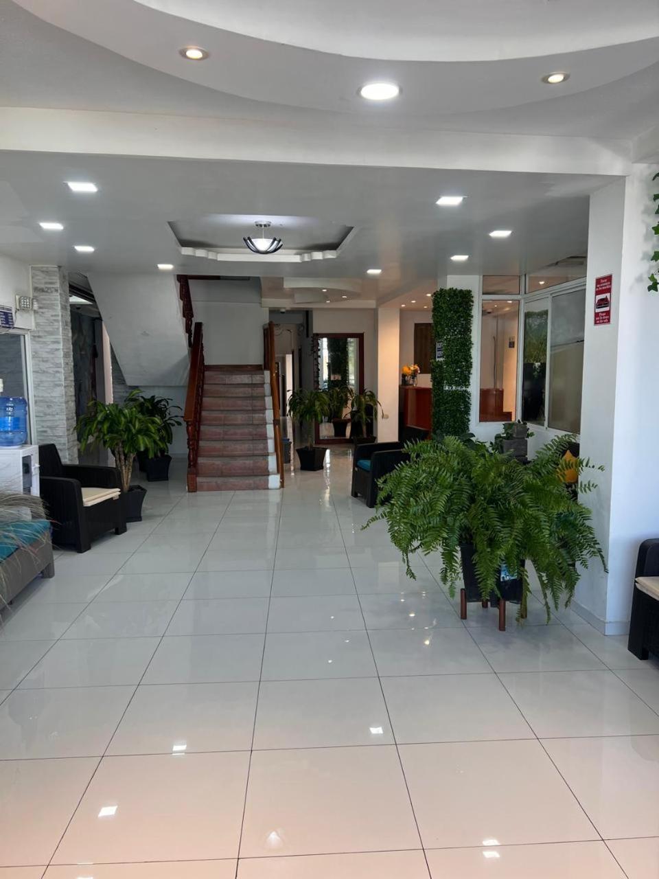 Hostal Carliza ปูแอร์โตอาโยรา ภายนอก รูปภาพ