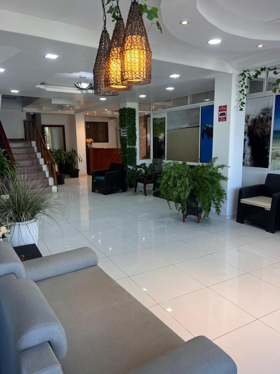 Hostal Carliza ปูแอร์โตอาโยรา ภายนอก รูปภาพ