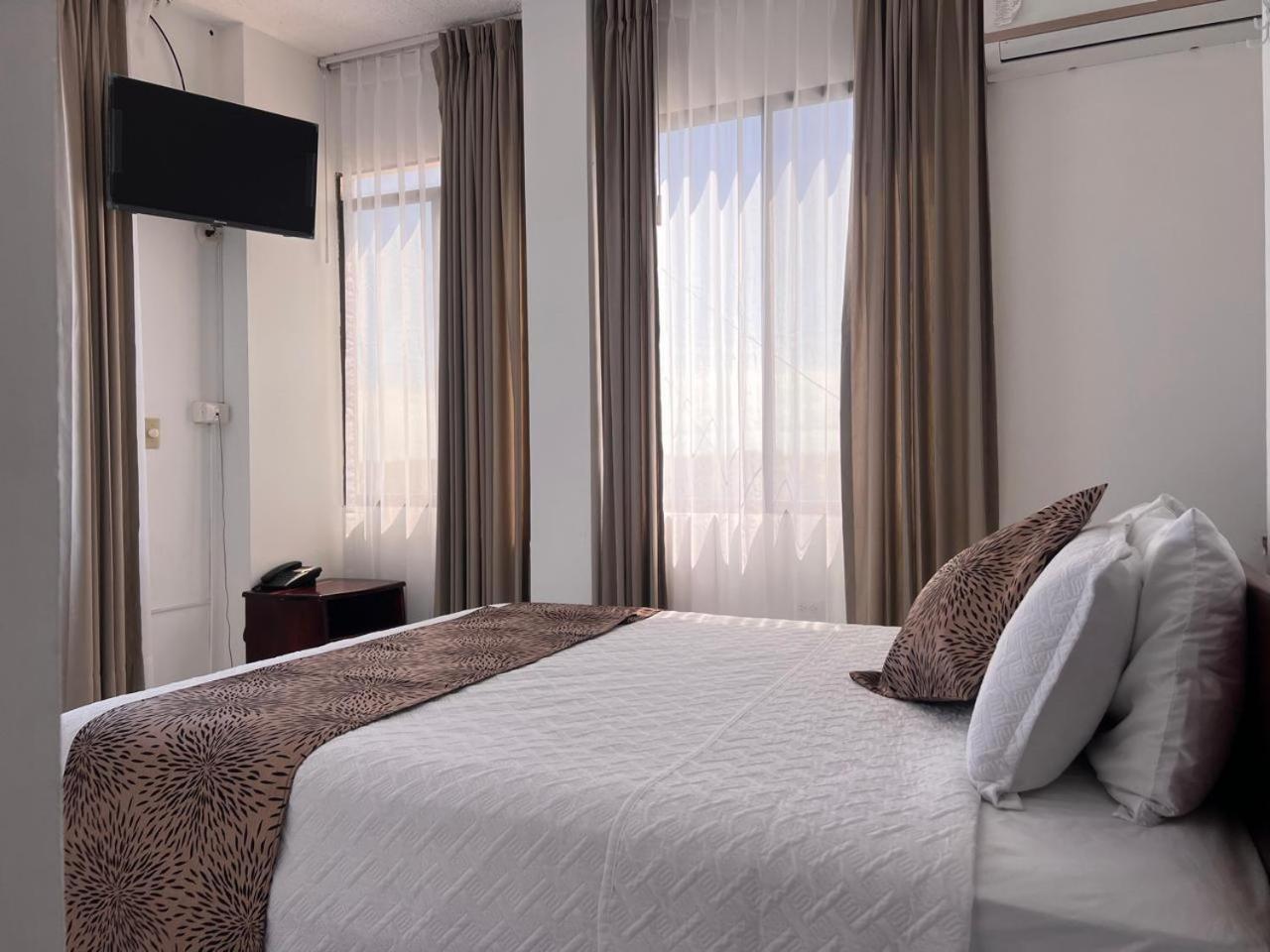 Hostal Carliza ปูแอร์โตอาโยรา ภายนอก รูปภาพ