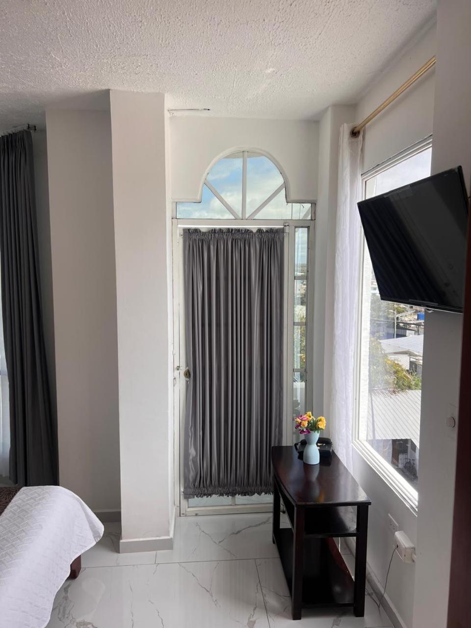 Hostal Carliza ปูแอร์โตอาโยรา ภายนอก รูปภาพ