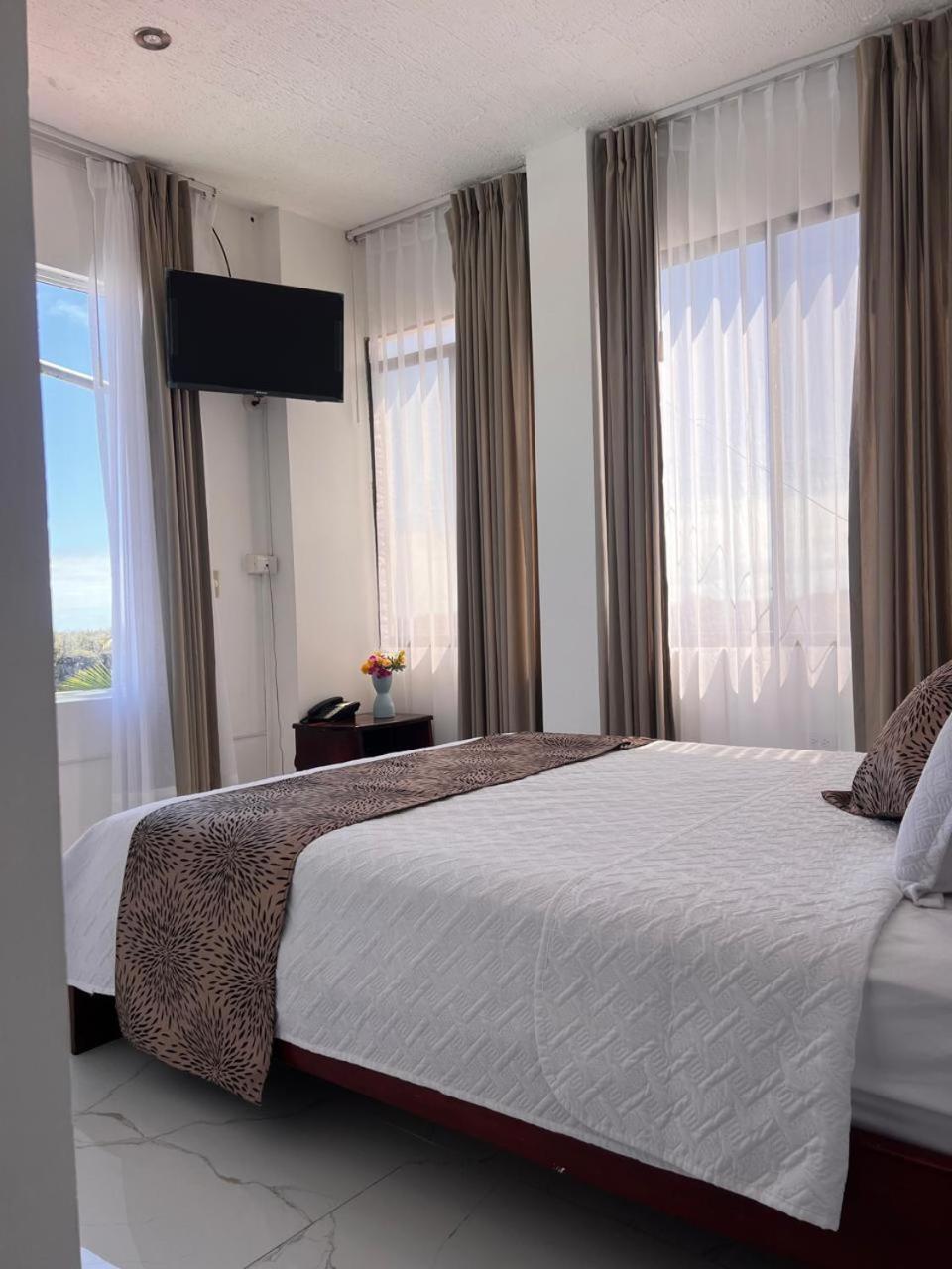 Hostal Carliza ปูแอร์โตอาโยรา ภายนอก รูปภาพ